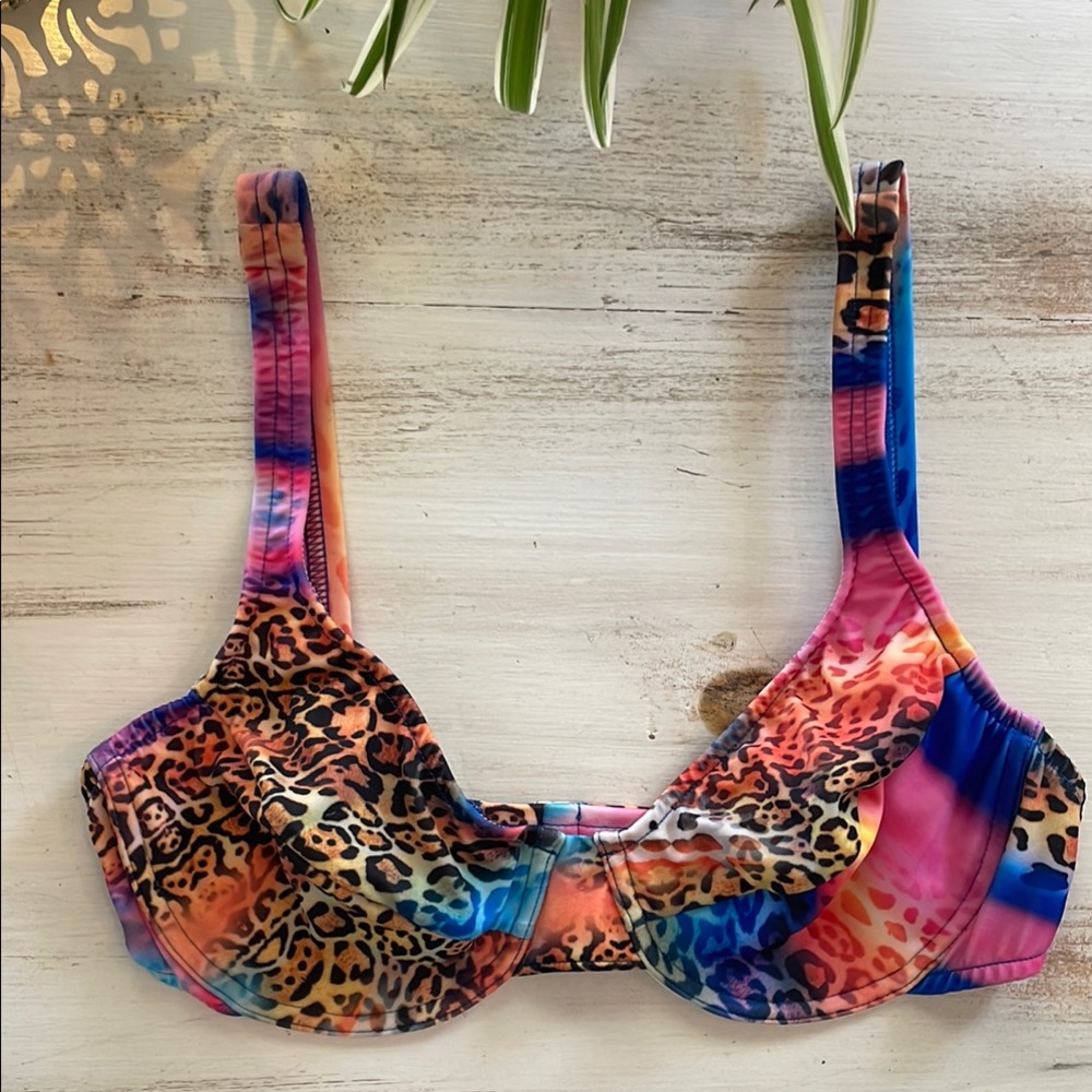 VINTAGE ✨ VENUS Vibrant Leopard Print Bikini Top